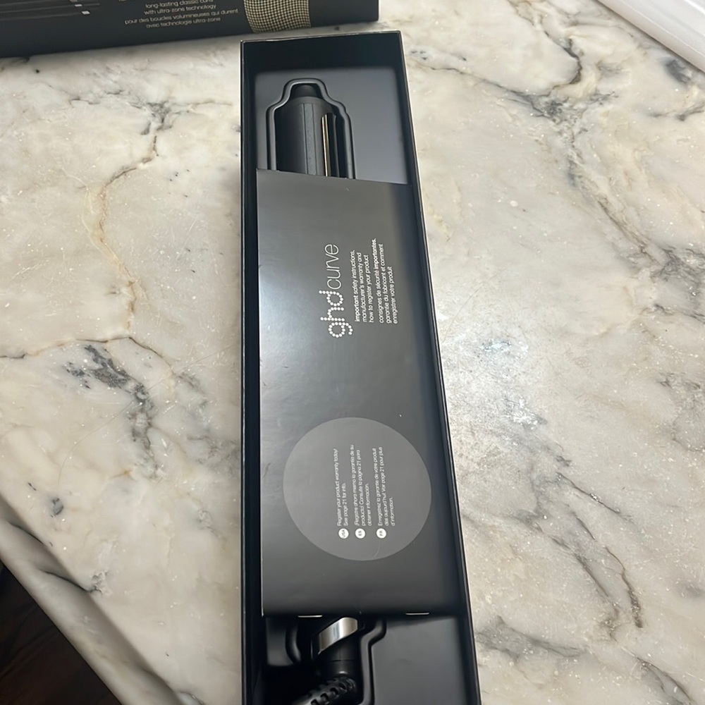 Brand new curling iron